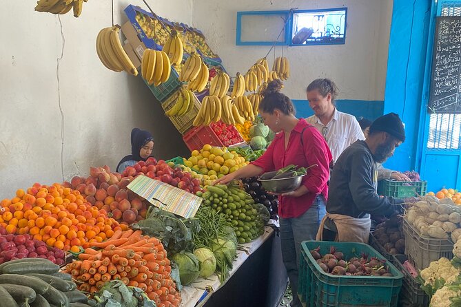 3-Hour Cooking Class overlooking the Blue City - Choosing your tajine and preparing the ingredients