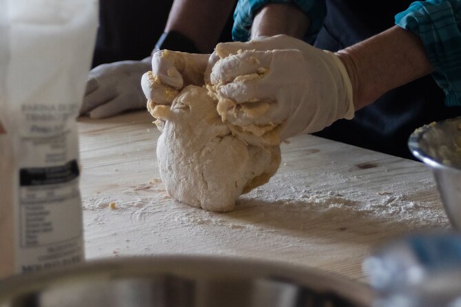 3-hour Tuscan Cooking Class with Wine & Oil Tasting - Key points at a glance