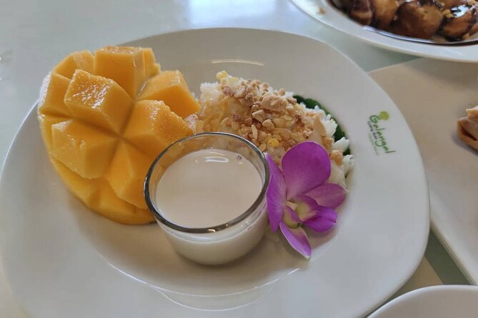 5 Hour Morning Thai Cooking Course - An organic garden adds a useful second lesson