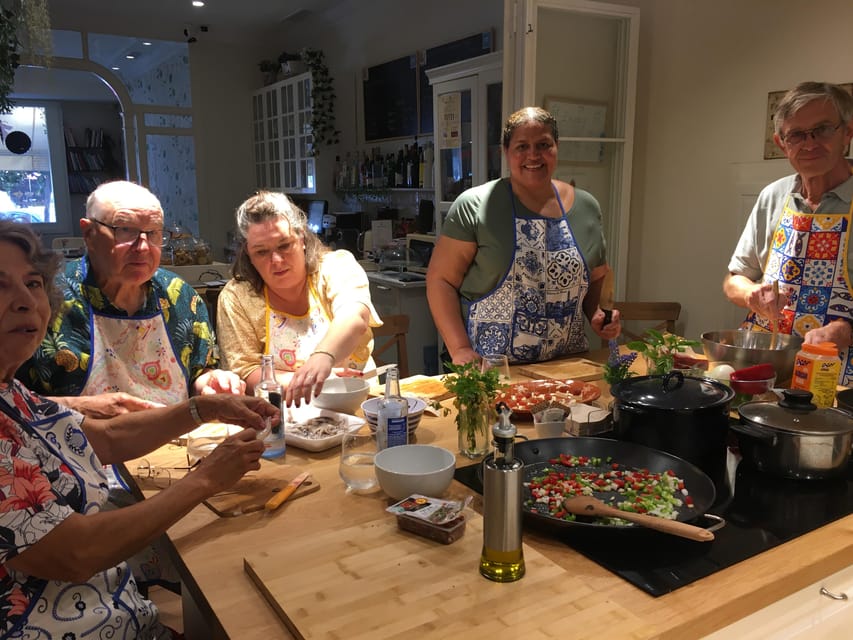A Coruña: Local Market Shopping and Cooking Workshop - Who should book this experience?