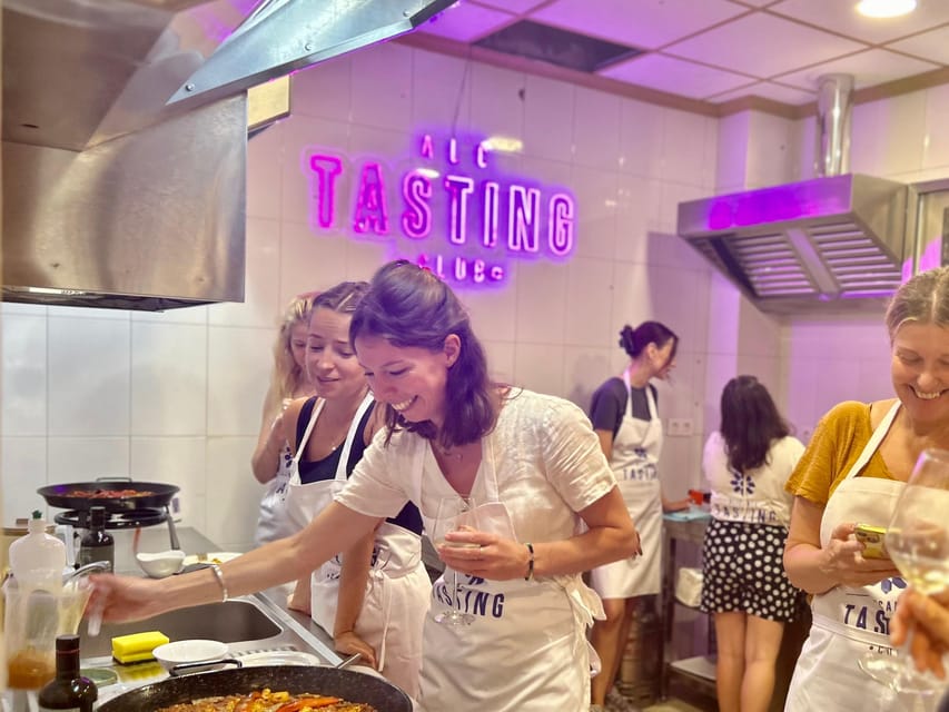 Alicante Paella Cooking Class, Tapas, Drinks and Market - The five-minute walk to the cooking kitchen