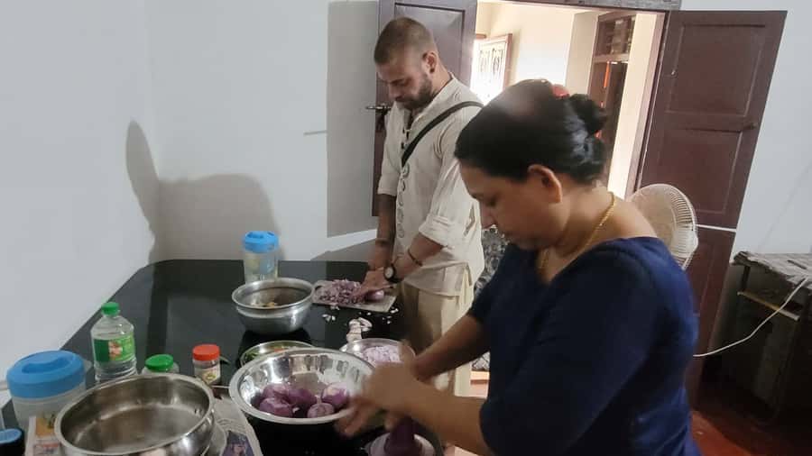 Alleppey Homely Cooking Class - A family kitchen in Alleppey