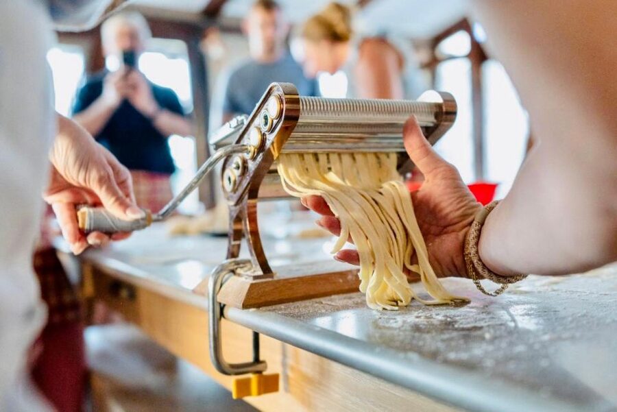 Amalfi: Mozzarella, Fettuccine, and Tiramisù Cooking Class - Key points to know before booking
