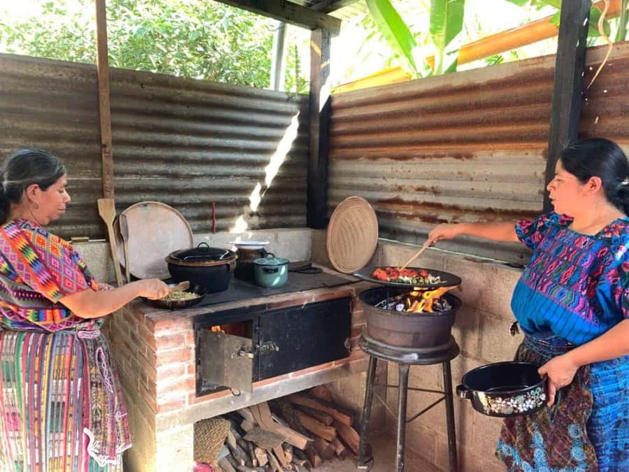 Antigua: Cooking Class with Local Family - Snacks, drinks, and the family table