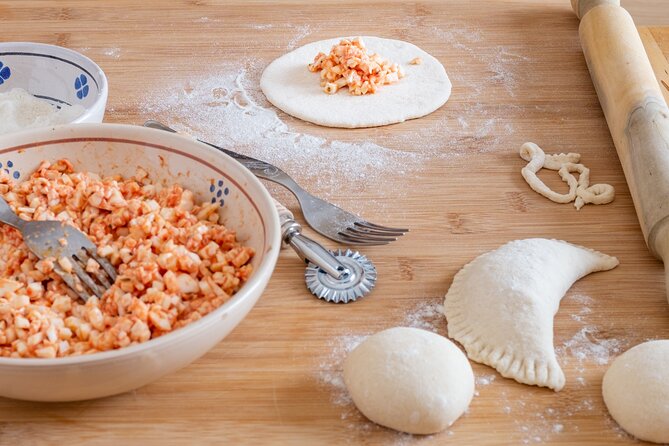 Apulian Cooking Class with Aperitif and Wine in Polignano a Mare - Meeting the local cook