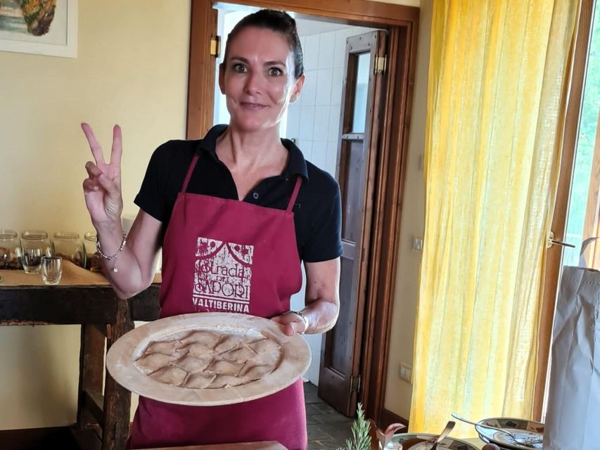 Arezzo: pasta e tiramisù cooking class organic Tuscan farm - Arriving at Le Ceregne Bio for cappuccino