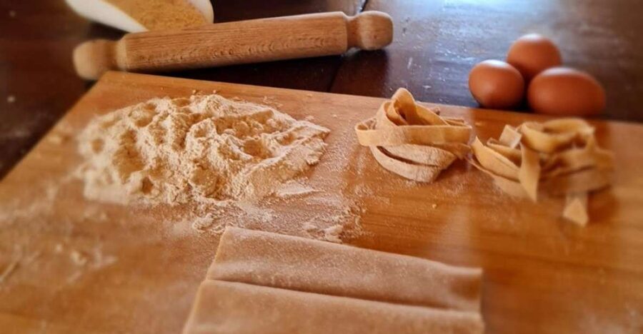 Arezzo: pasta e tiramisù cooking class organic Tuscan farm - Learning tiramisù before lunch