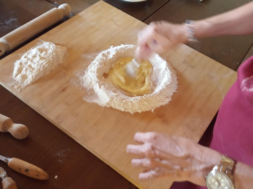 Arezzo: pasta e tiramisù cooking class organic Tuscan farm - Should you book the Arezzo farm cooking class?