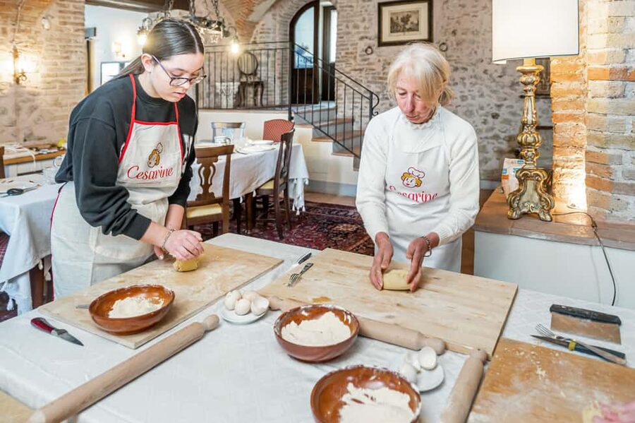 Assisi: Pasta Making Class with Mamma - Starting with prosecco, nibbles, and local hospitality