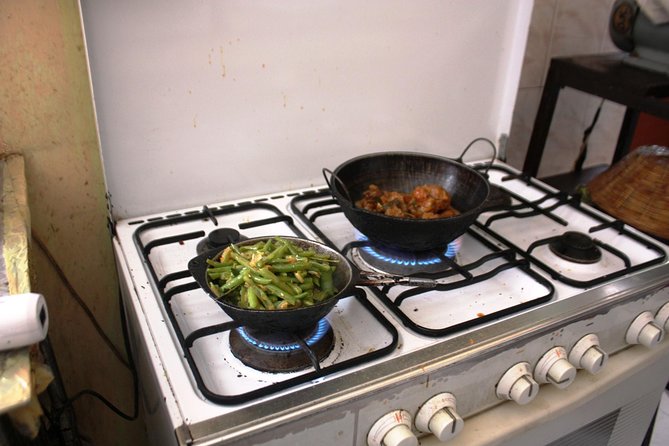 Authentic Sinhalese Cooking Class in Colombo with a Local Family - A Colombo food experience built around a real home