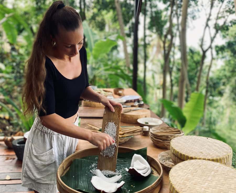 Bali: Cooking Class with 5 Balinese Dishes - The four-hour class, from preparation to lunch