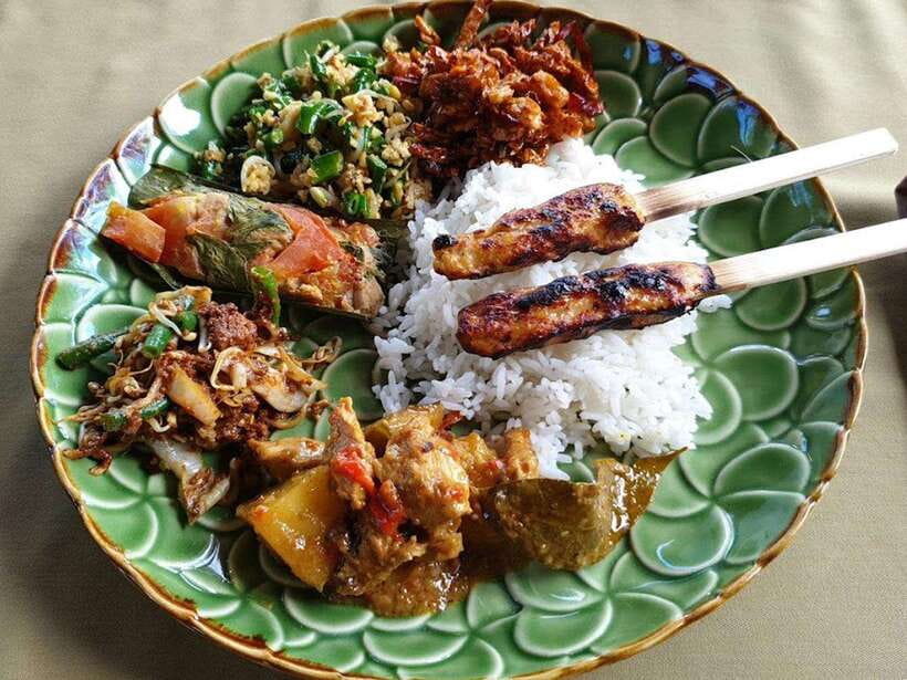 Balinese cooking class/Go shopping at the market, cook, eat - Normal or vegetarian: an easy choice for mixed groups