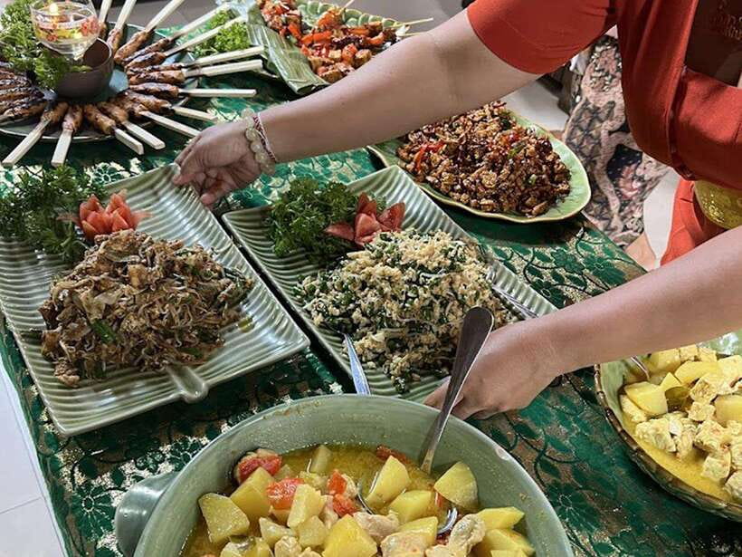 Balinese cooking class/Go shopping at the market, cook, eat - The meal at the end: why the full menu matters