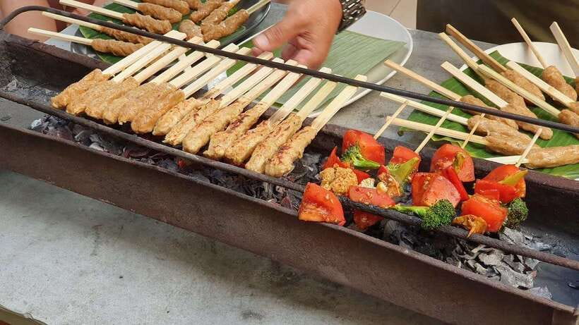 Balinese cooking class/Go shopping at the market, cook, eat - Pickup areas and transport across Bali
