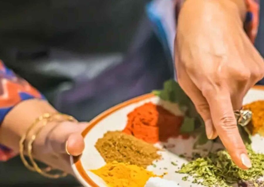 Bangalore: Traditional Cooking Classes & Dinner with Family - What this Bangalore food experience really offers