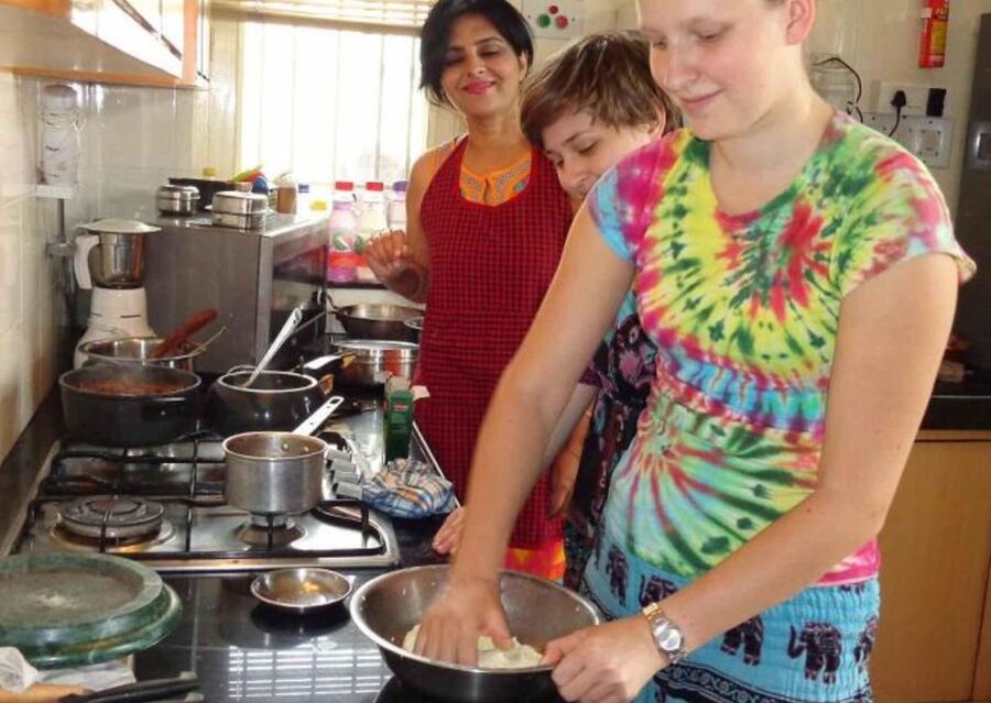 Bangalore: Traditional Cooking Classes & Dinner with Family - Arriving at the family home in Bangalore