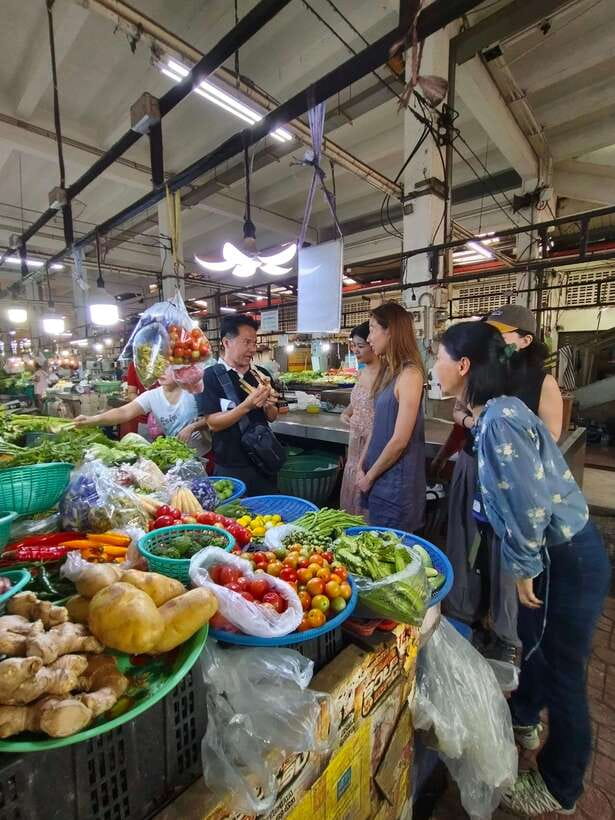 Bangkok: Cooking Class + Tuk Tuk Ride + Market Tour - What you see and taste at the market