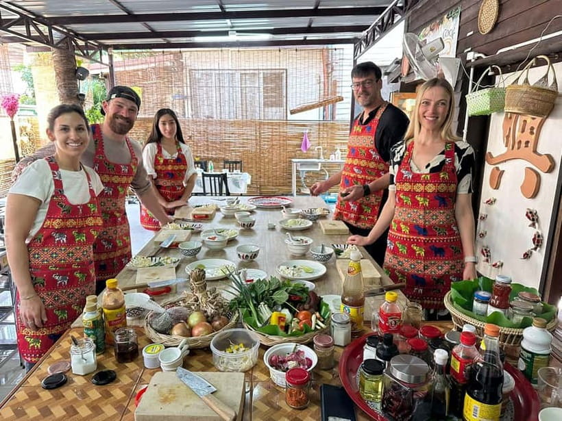 Bangkok: Favourite Thai Flavors Cooking Class by Smart Cook - Key points to know before booking