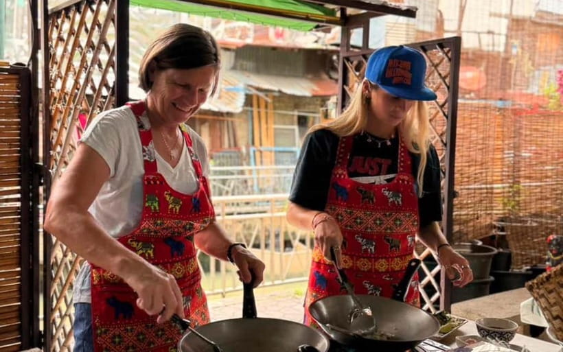 Bangkok: Favourite Thai Flavors Cooking Class by Smart Cook - Arriving at the Thai teak house