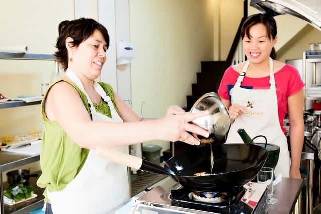 Bangkok: Maliwan Thai Cooking Class with Market Tour - What makes this class worth your morning or afternoon