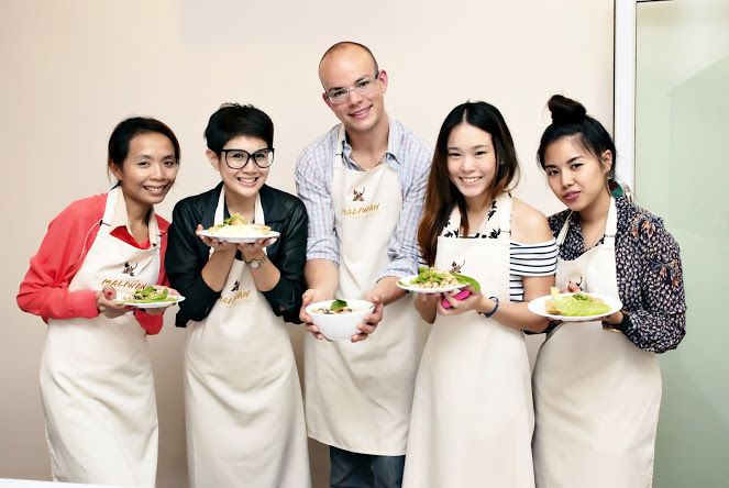 Bangkok: Maliwan Thai Cooking Class with Market Tour - What to know before you book