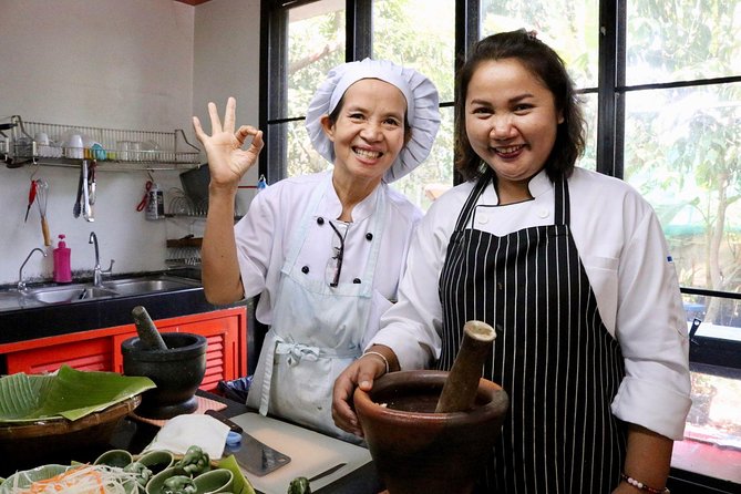 Bangkok Market Tour & Thai Cooking Class with Boat Ride with Aoy - Aoy and the personal side of the experience