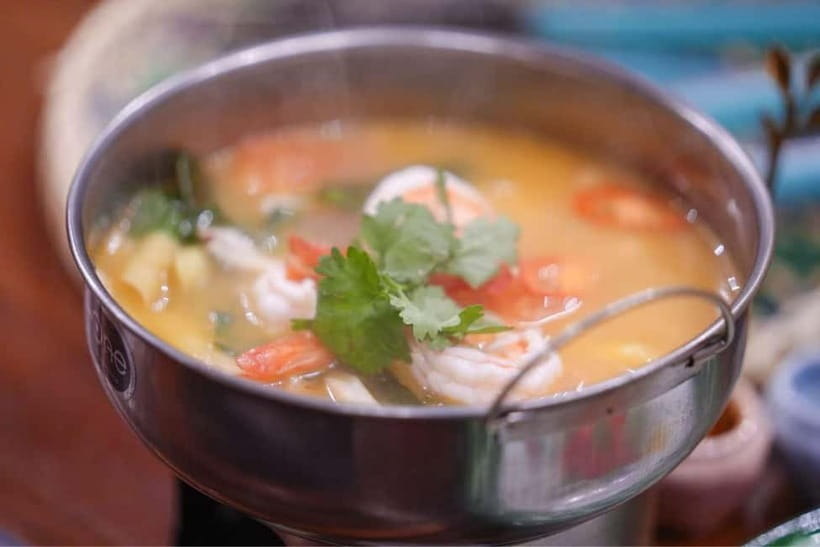 Bangkok: White Lotus Thai Cooking Class with Market Tour - Why the class works for beginners