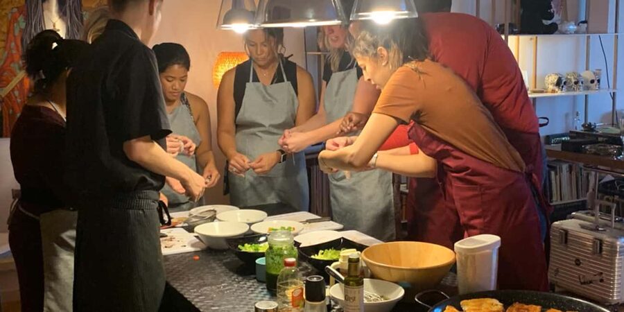 Barcelona Authentic Paella and Sangria Cooking Class - The teaching style and instructors