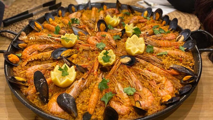 Barcelona Evening Cooking Class: 5-Course, 3 Paellas & Cava - Key points about this Barcelona paella class