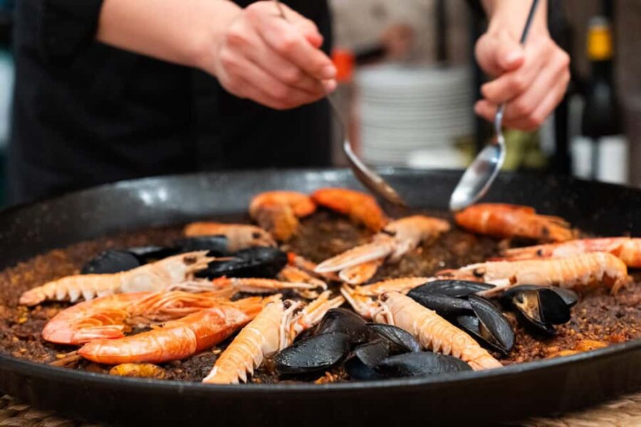 Barcelona Evening Cooking Class: 5-Course, 3 Paellas & Cava - Timing and the late-night question