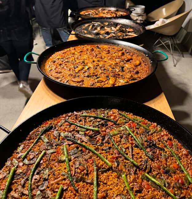Barcelona Evening Cooking Class: 5-Course, 3 Paellas & Cava - 8:30 pm, making sangria before the rice