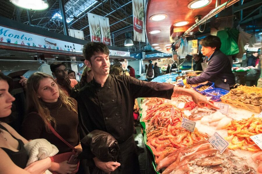 Barcelona: Paella Cooking Experience & Boqueria Market Tour - Who should book this Barcelona class?