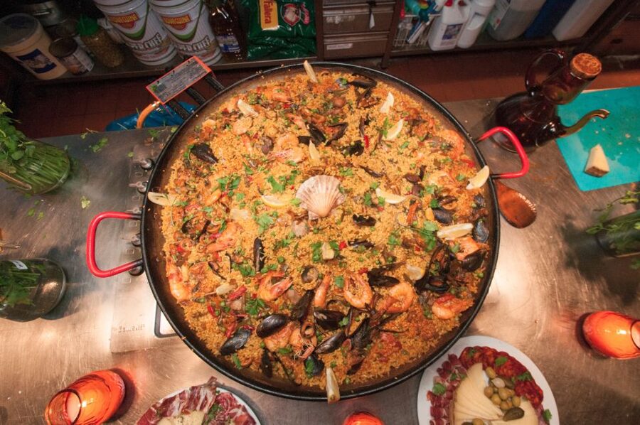 Barcelona: Paella Cooking Experience & Boqueria Market Tour - From market streets to the cooking room