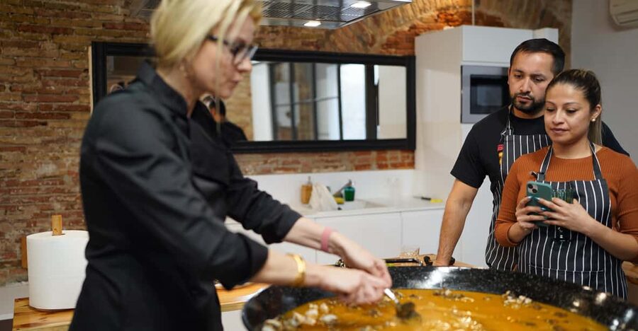 Barcelona: Seafood Paella Cooking Class & Boqueria market - Shopping for seafood, saffron, and Spanish staples