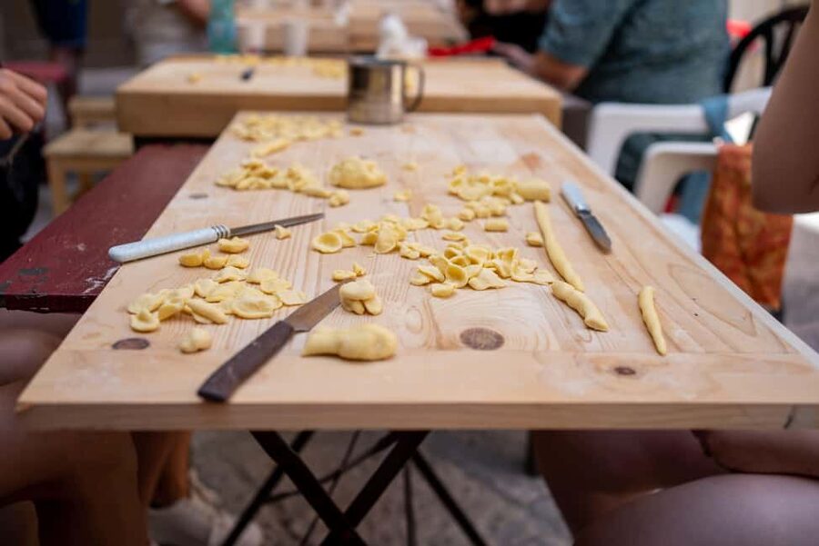 Bari: Bike Tour & Pasta Making Experience - Basilica, castle, and cathedral by bike