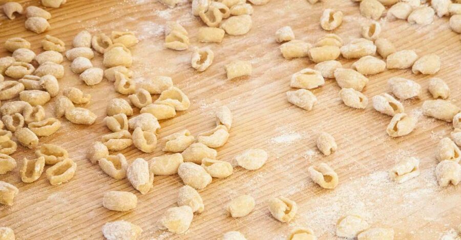 Bari: Pasta & Tiramisu Cooking Class at a Local's Home - Starting with prosecco and an Italian aperitivo