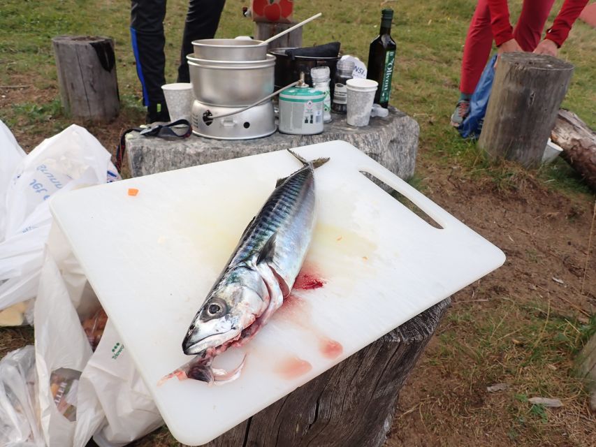Bergen: Guided Fishing Tour with Outdoor Cooking - Local stories between casts