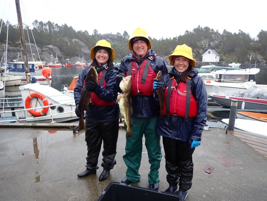 Bergen: Guided Fishing Tour with Outdoor Cooking - Syltøy: gear up beside the sea