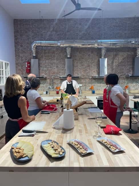 Bilbao: Immersive Basque Cooking Class - Learning the base of Marmitako