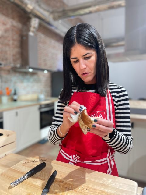Bilbao: Immersive Basque Cooking Class - What the instruction feels like