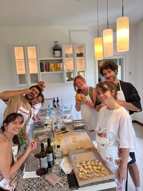 Bologna: In-Home Italian Pasta Making Workshop with Wine - Arriving at Federico’s Home