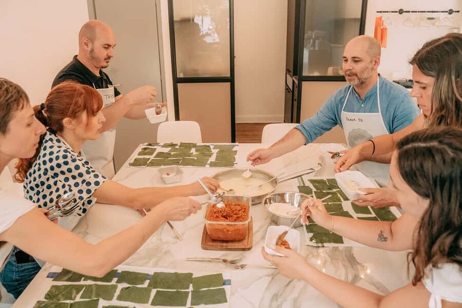Bologna: Original Lasagna & Gelato Class at a Cooking School - Béchamel, ragù, and the art of layering