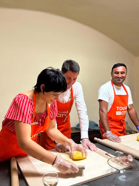 Bologna: Pasta Cooking Class, Ragu, Spritz, Wine & Gelato - Meeting the group over Piadina and Mortadella