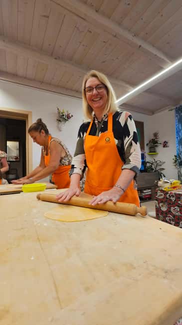 Bologna: Pasta Cooking Class, Ragu & Wine with Local Host - What the $79 price really includes