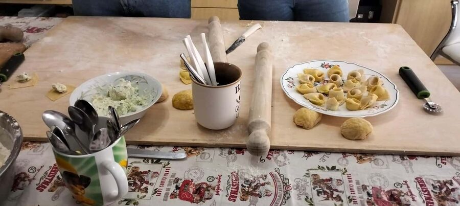 Bologna: Pasta Tagliatelle al Ragu Cooking Class with Wine - The people make the class