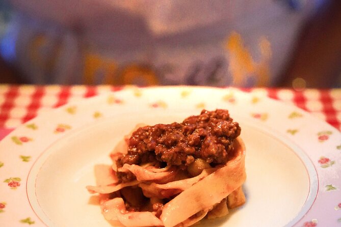 Bologna: Tagliatelle & Ragù Home Cooking Class with wine - Learning the ragù step by step
