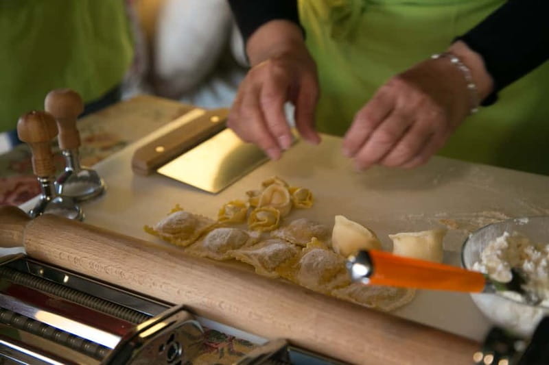 Cagliari Home Cooking Class: Pasta, Wine & Sardinian Flavors - Key points at a glance