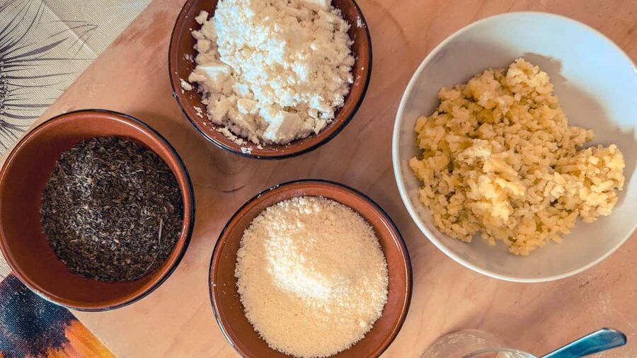 Cagliari: Sardinian Cooking Class with Meal and Drinks - Meeting Damiano and preparing your work area