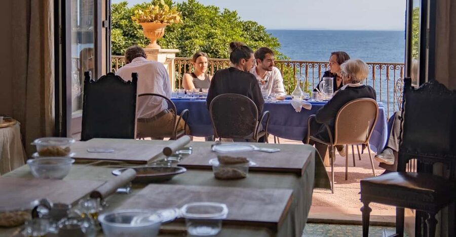 Catania: Cooking class set in a sea front historic villa - Making fresh pasta with Sicilian grains