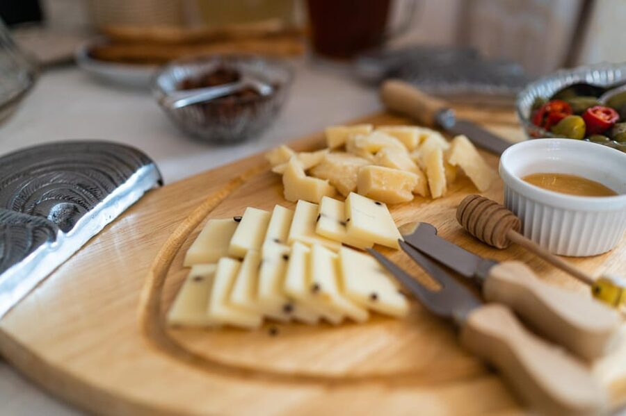 Catania: Cooking class set in a sea front historic villa - Dinner on the terrace with local wine